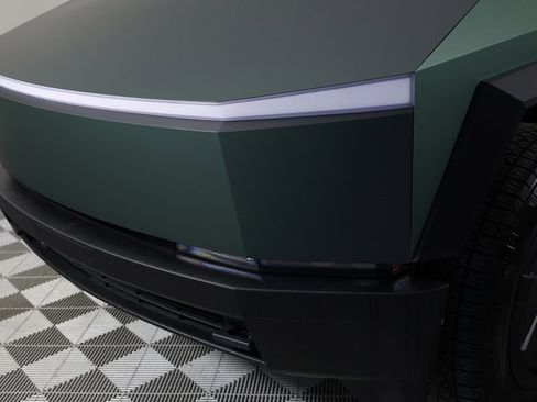 Used 2025 Tesla Cybertruck AWD Crew Cab image 46