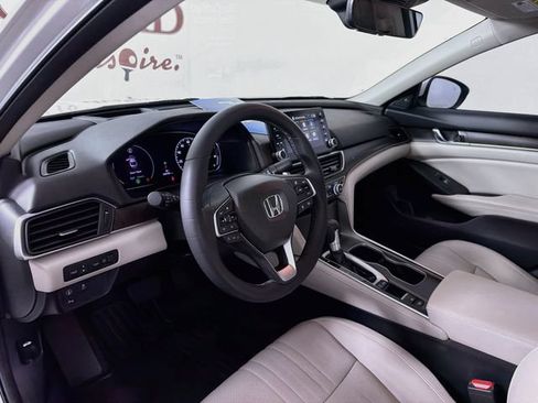 Used 2018 Honda Accord Touring image 11