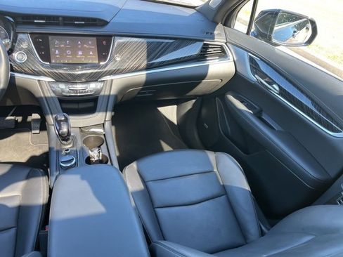 Used 2025 Cadillac XT6 Premium Luxury image 34