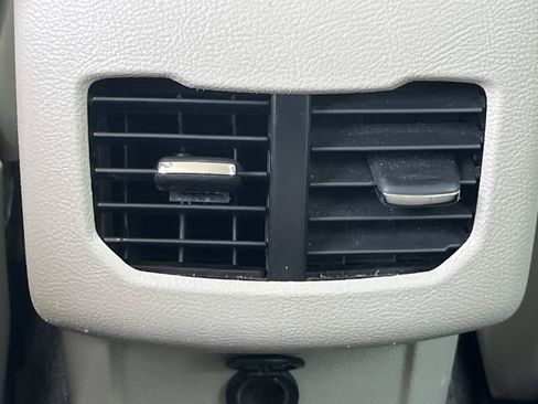 Used 2019 Ford Fusion SE FWD image 17