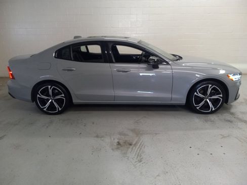 Used 2024 Volvo S60 B5 Core image 2