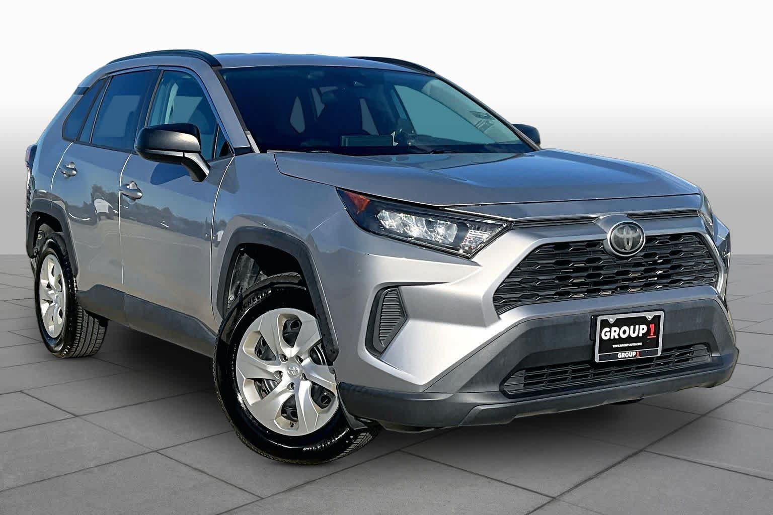Used 2019 Toyota RAV4 LE FWD image 3
