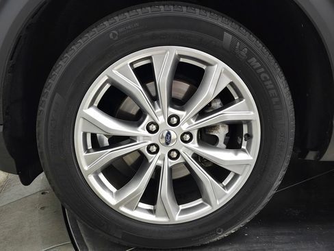 Used 2020 Ford Explorer XLT w/ Equipment Group 202A AWD/4WD image 12