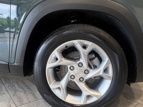 Used 2025 Chevrolet Trax LS w/ LS Convenience Package FWD image 13
