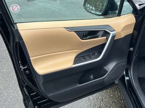 Used 2024 Toyota RAV4 LE image 10