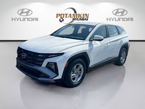 Used 2026 Hyundai Tucson SE FWD image 1