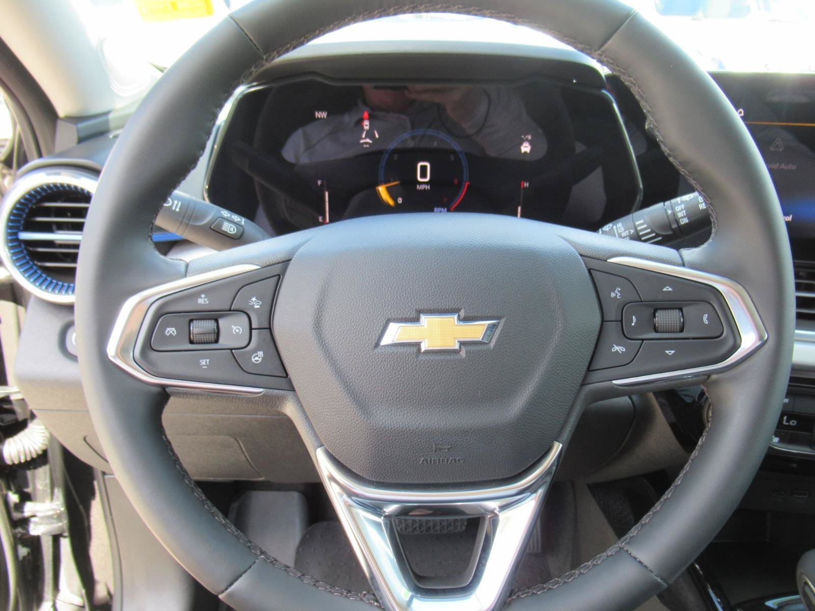 Used 2025 Chevrolet Trax LT w/ Driver Confidence Package FWD image 22