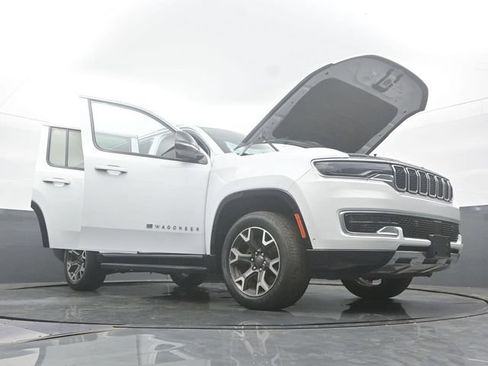 Used 2023 Jeep Wagoneer Series III w/ Preferred Equipment Group AWD/4WD image 60