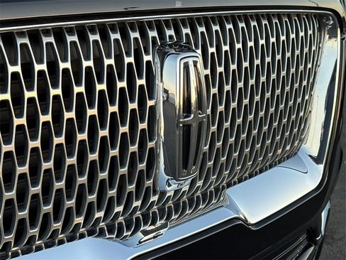 Used 2019 Lincoln Navigator L Reserve image 4