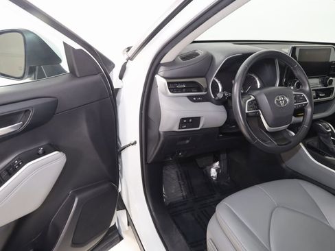 Used 2023 Toyota Highlander XLE image 47