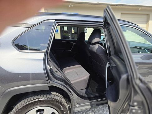 Used 2021 Toyota RAV4 LE AWD/4WD image 39