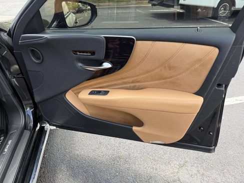 Used 2023 Lexus LS 500 AWD w/ Luxury Package image 15