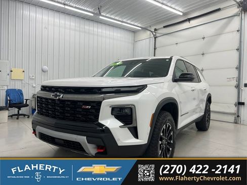 Used 2025 Chevrolet Traverse Z71 w/ Enhanced Driving Package AWD/4WD image 6