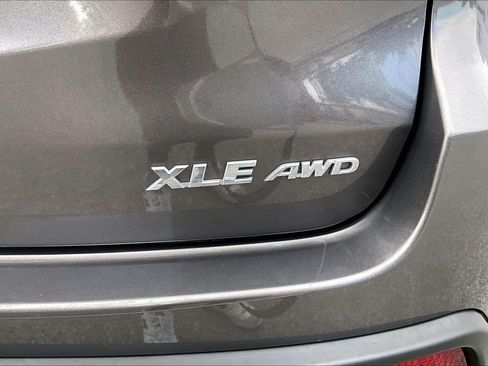 Used 2018 Toyota Highlander XLE AWD/4WD image 10