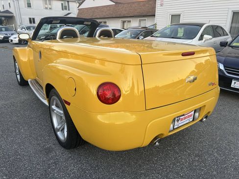 Used 2004 Chevrolet SSR w/ Preferred Equipment Group RWD image 8