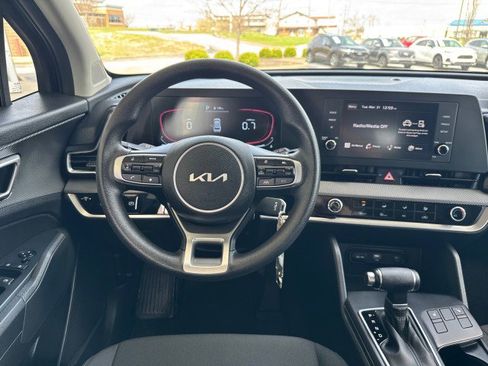 Used 2025 Kia Sportage LX image 8