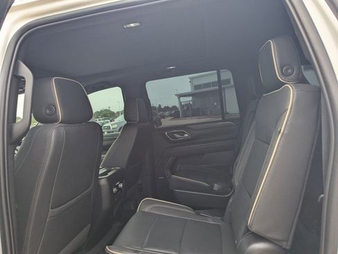 Used 2022 GMC Yukon XL SLT w/ SLT Premium Package RWD image 13