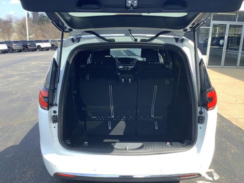 New 2026 Chrysler Pacifica Select image 6