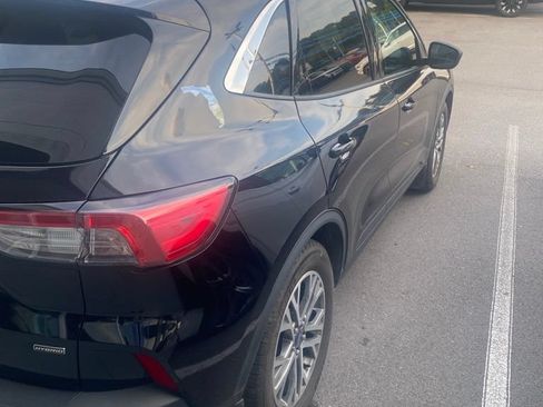 Used 2022 Ford Escape SEL w/ Technology Package FWD image 3