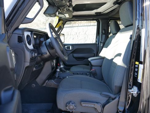 Used 2024 Jeep Wrangler Unlimited Sport AWD/4WD image 13