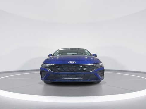 Used 2024 Hyundai Elantra Limited FWD image 3