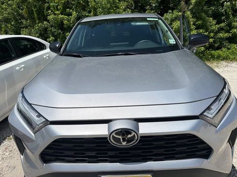 Used 2025 Toyota RAV4 LE AWD/4WD image 6
