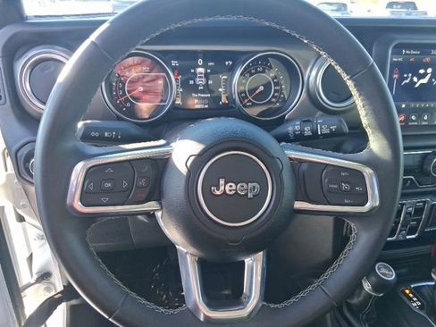 Used 2023 Jeep Wrangler Sahara image 18
