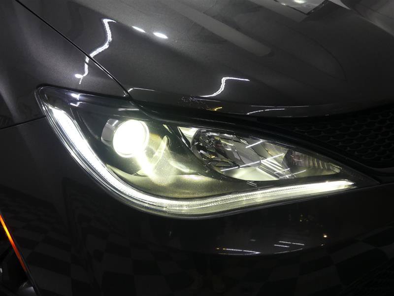 Used 2019 Chrysler Pacifica Limited w/ Advanced Safetytec Group FWD image 15