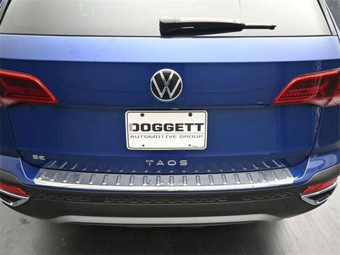 Certified 2023 Volkswagen Taos SE image 10