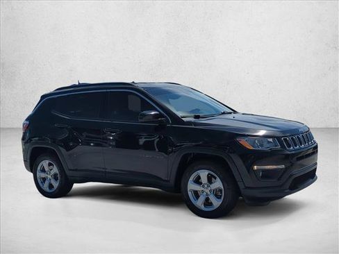 Used 2019 Jeep Compass Latitude w/ Popular Equipment Group FWD image 3