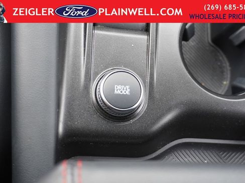 Used 2025 Ford Explorer ST-Line w/ ST-Line Street Pack image 25