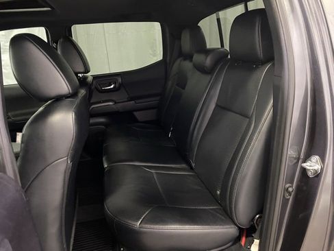 Used 2020 Toyota Tacoma TRD Off-Road image 11