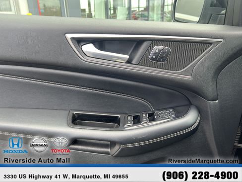 Used 2016 Ford Edge Titanium w/ Technology Package AWD/4WD image 24