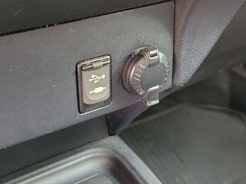 Used 2016 Toyota RAV4 LE FWD image 28
