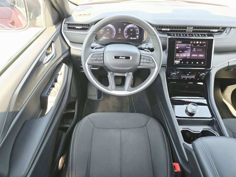 Used 2025 Jeep Grand Cherokee Laredo X w/ Luxury Tech Group I AWD/4WD image 12