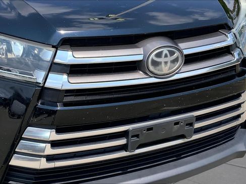 Used 2018 Toyota Highlander Limited AWD/4WD image 32