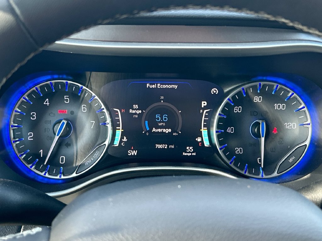 Used 2024 Chrysler Pacifica Touring-L FWD image 22