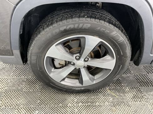 Used 2019 Jeep Cherokee Limited w/ Luxury Group image 28