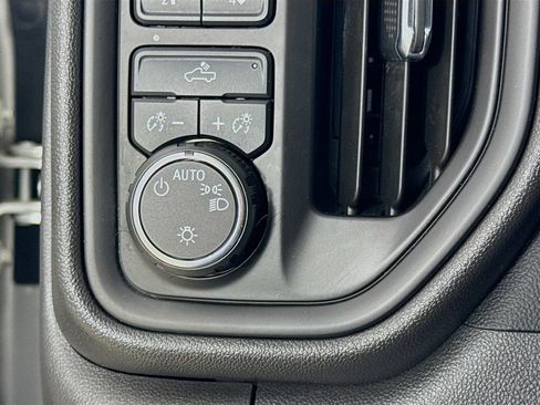 Used 2022 Chevrolet Silverado 1500 Custom Trail Boss AWD/4WD image 14