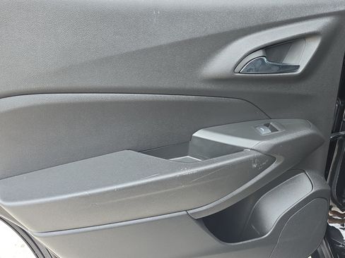 Used 2025 Chevrolet Trax RS w/ Sunroof Package FWD image 14