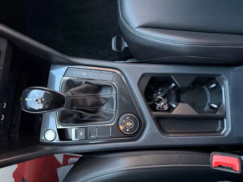 Used 2022 Volkswagen Tiguan SE image 21