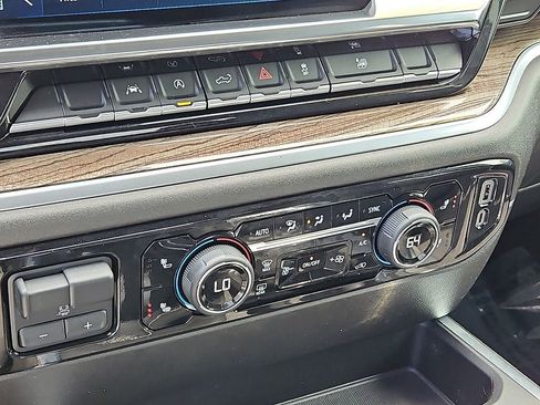 Certified 2022 Chevrolet Silverado 1500 LT AWD/4WD image 15