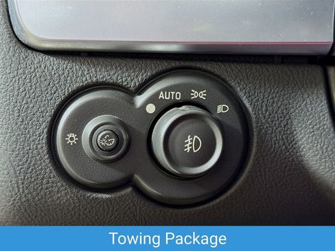 Used 2004 Chevrolet SSR w/ Preferred Equipment Group image 12