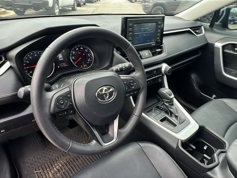 Used 2022 Toyota RAV4 XLE Premium image 26
