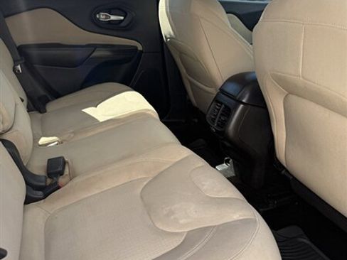 Used 2015 Jeep Cherokee Latitude w/ Comfort/Convenience Group image 23