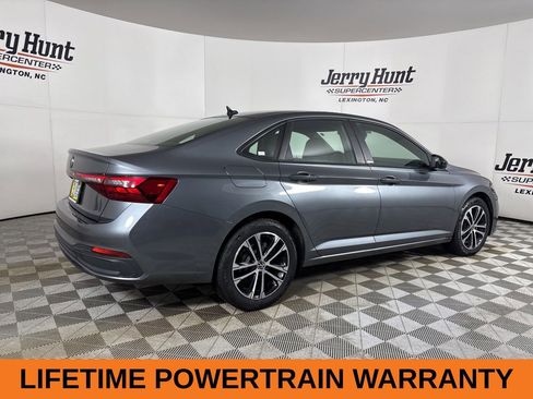 Used 2025 Volkswagen Jetta Sport image 5