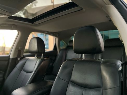 Used 2018 INFINITI Q70 Luxe image 28