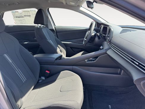New 2025 Hyundai Elantra Hybrid FWD image 18