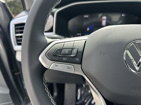 New 2026 Volkswagen Taos SE image 17