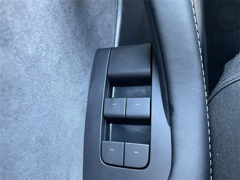 Used 2022 Tesla Model Y Long Range image 16